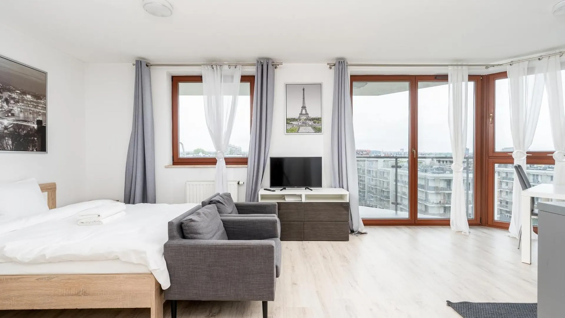 Appartement Zabiniec Paris Studio Krakau Polen