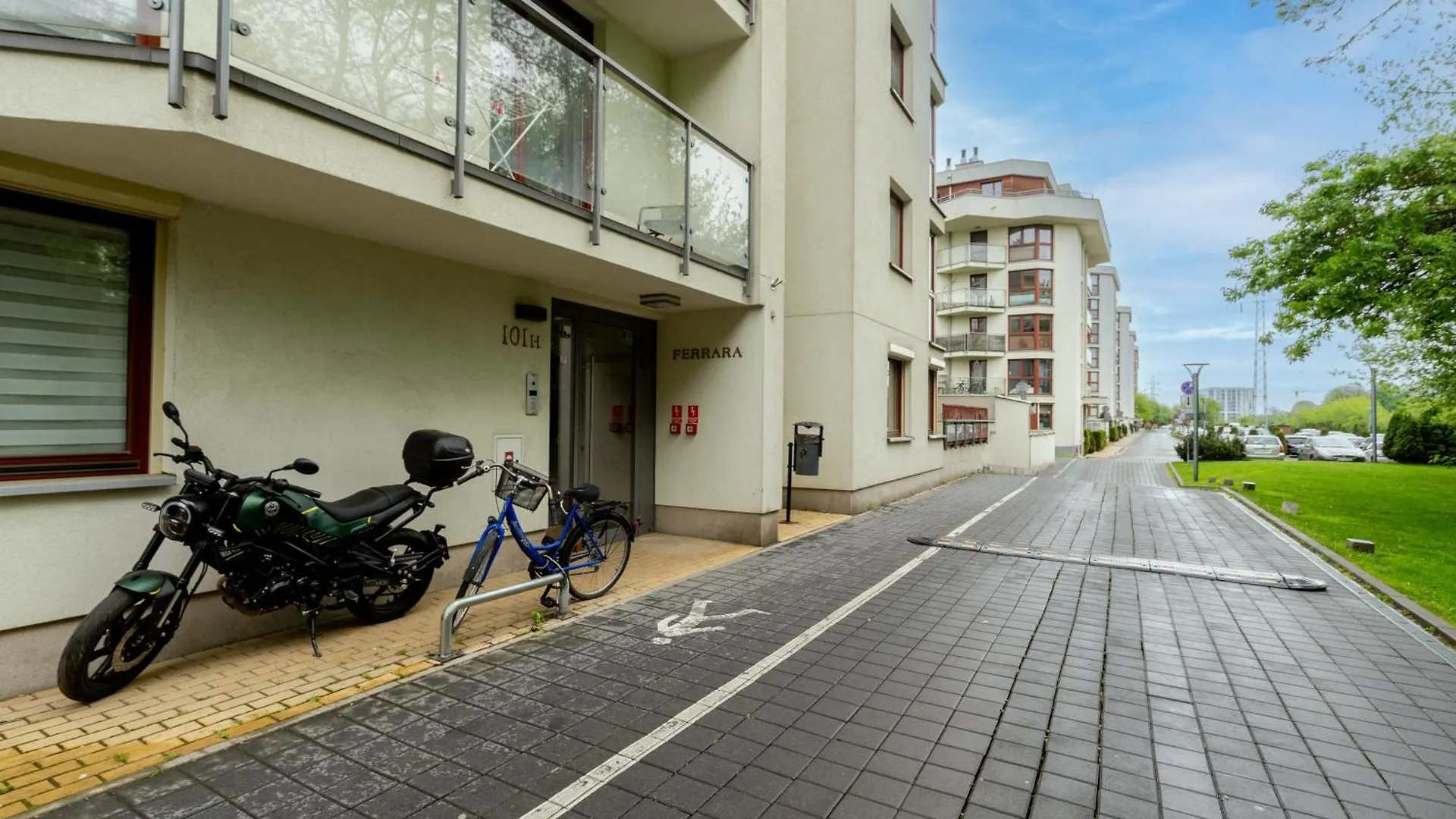 Zabiniec Paris Studio Krakau 0*,